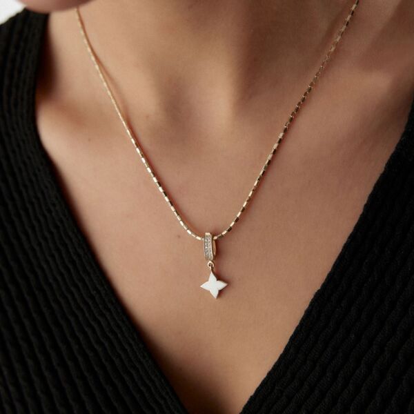 Yonca Beyaz Mineli Charm Kolye